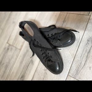 Converse All black size men’s 9/women’s 11 shoes